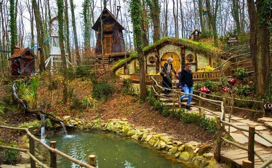 GÜNÜBİRLİK DERİNCE HARİKALAR SAHİLİ, HOBBİT EVLERİ, MAŞUKİYE, SAPANCA TURU  3 ARALIK  2023
