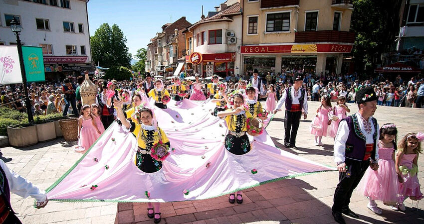 GÜNÜBİRLİK BULGARİSTAN KAZANLIK GÜL FESTİVALİ VE STARA ZAGORA(ESKİ ZAĞRA) TURU 31 MAYIS 2025