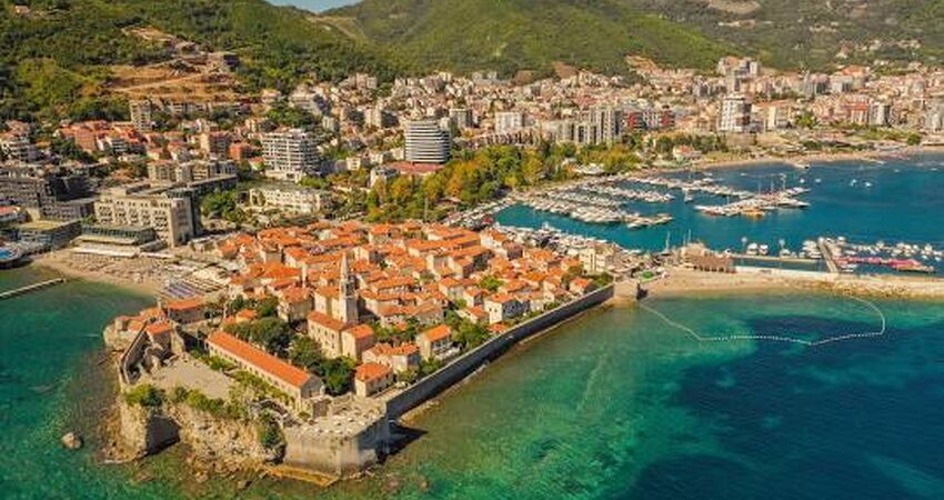 BUDVA Tailwind Havayolları Özel Seferi ile 3 Gece 4 Gün (TGD-TGD) 
