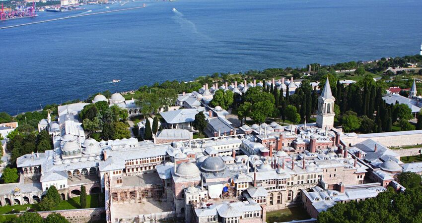 İSTANBUL TARİHİ YARIMADA TOPKAPI-AYASOFYA-YEREBATAN-SULTANAHMET-GÜLHANE TURU(14 HAZİRAN 2026)
