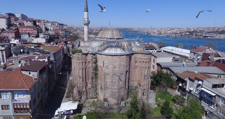 İSTANBUL TARİHİ YARIMADA TOPKAPI-AYASOFYA-YEREBATAN-SULTANAHMET-GÜLHANE TURU(14 HAZİRAN 2026)