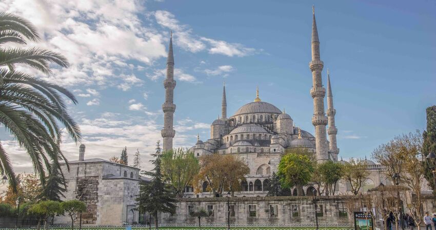 İSTANBUL TARİHİ YARIMADA TOPKAPI-AYASOFYA-YEREBATAN-SULTANAHMET-GÜLHANE TURU(02 AĞUSTOS 2026)